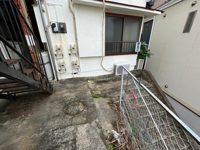 物件外観写真6　(エントランス部分)