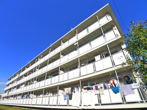ビレッジハウス検見川１１号棟外観写真