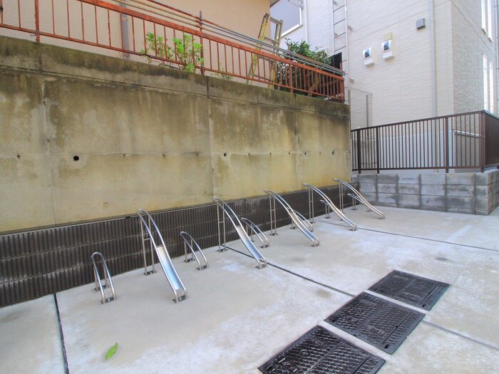 物件外観写真6　(駐輪場)