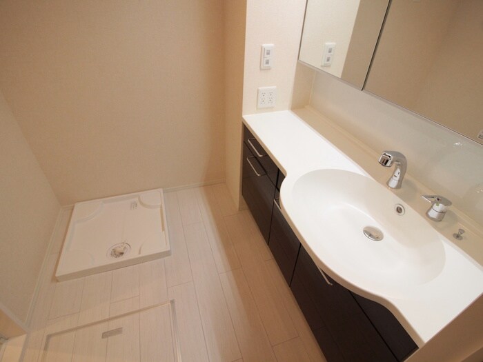 物件内観写真13　(洗濯機置場)