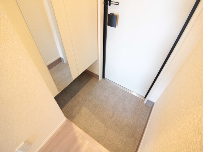 物件内観写真18　(玄関)