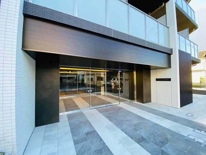 物件外観写真2　(エントランス部分)