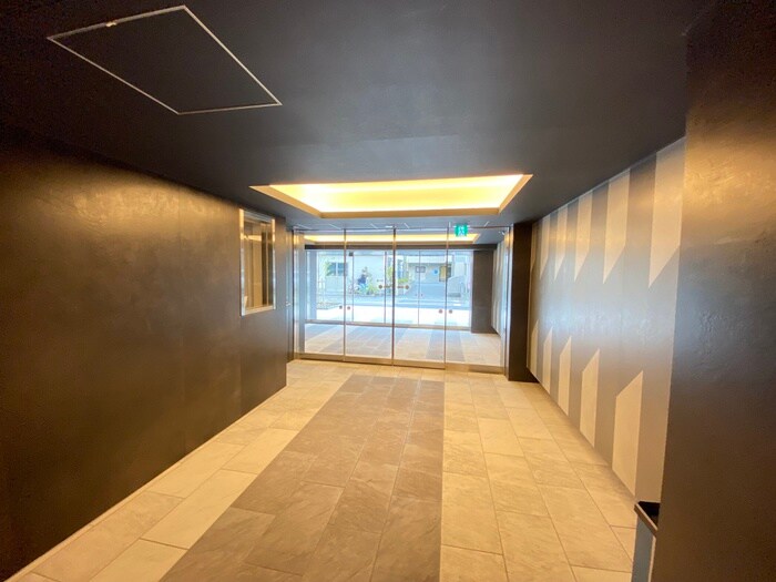 物件外観写真5　(エントランス部分)