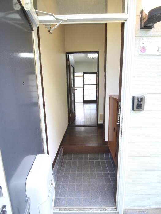 物件内観写真16　(玄関)