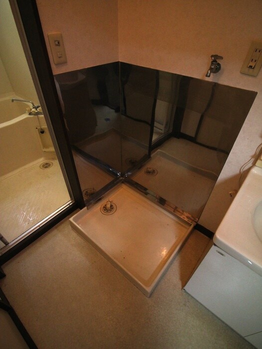 物件内観写真18　(洗濯機置場)