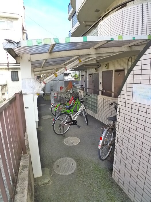物件外観写真4　(駐輪場)