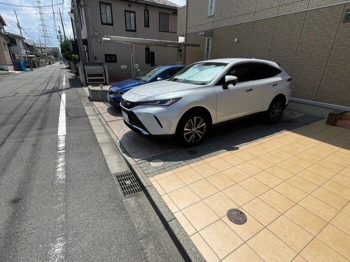 物件外観写真2　(駐車場)