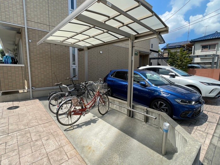 物件外観写真3　(駐輪場)