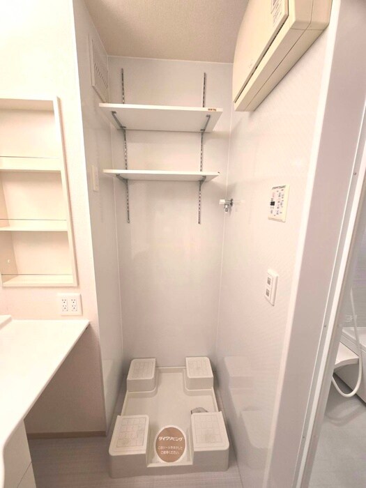 物件内観写真11　(洗濯機置場)