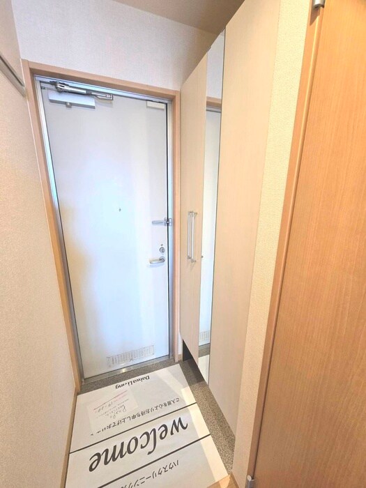 物件内観写真18　(玄関)