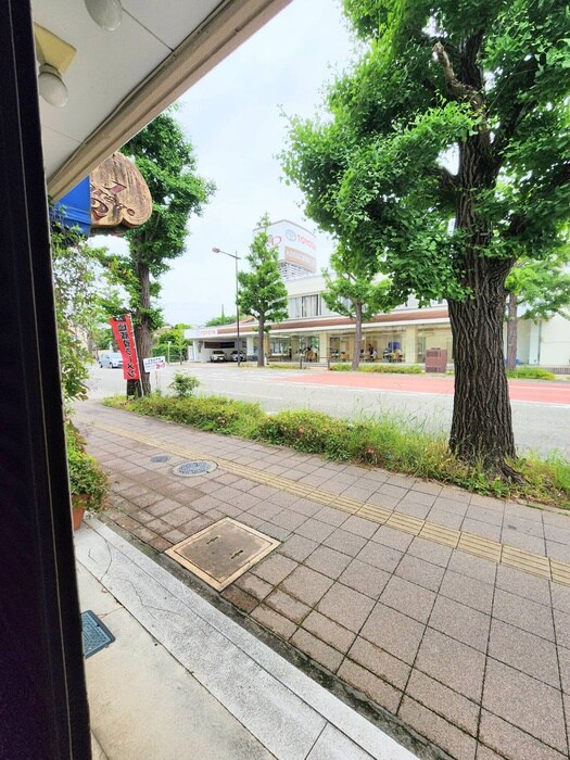 物件内観写真22　(室内からの展望)