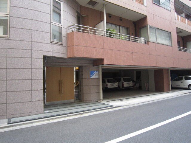 物件外観写真3　(エントランス部分)