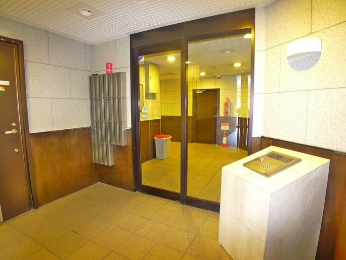 物件外観写真5　(エントランス部分)