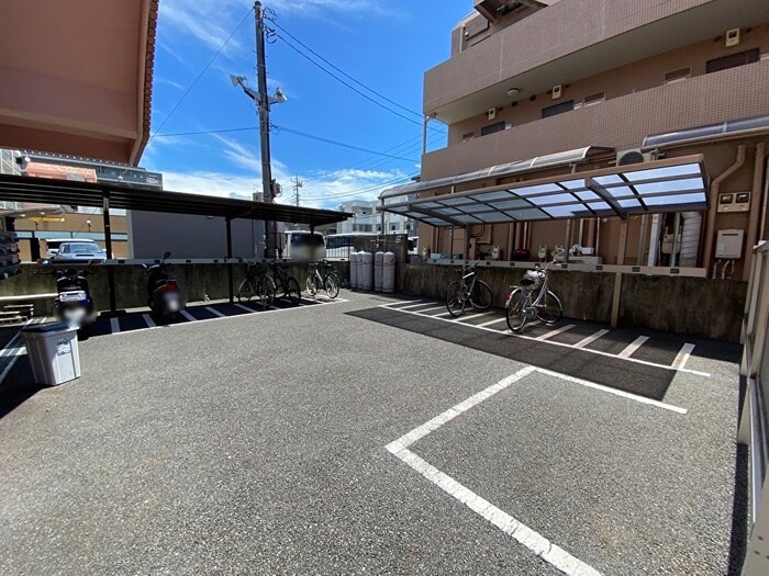 物件外観写真4　(駐輪場)