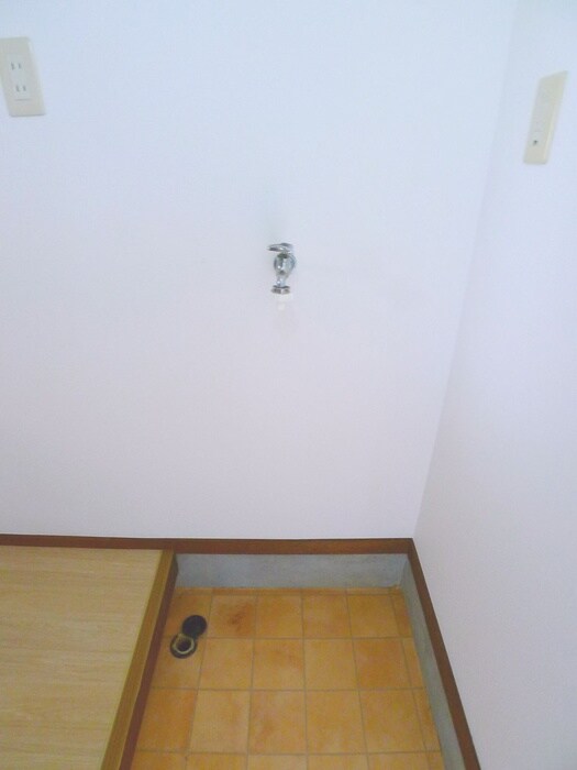 物件内観写真12　(洗濯機置場)