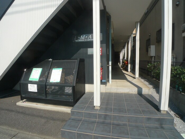 物件外観写真3　(エントランス部分)