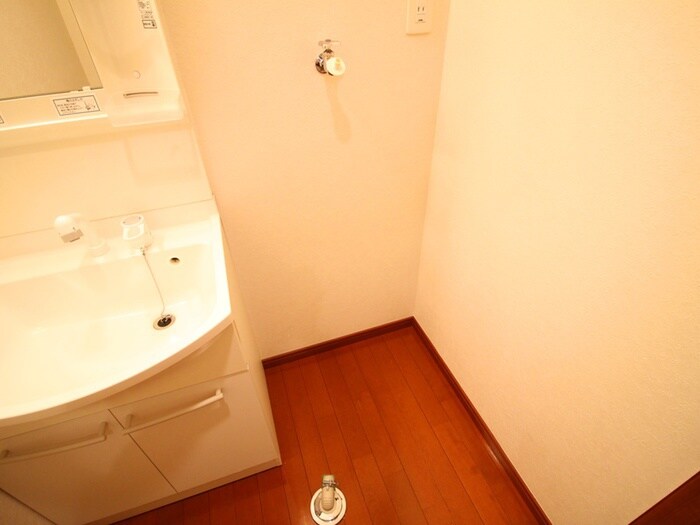 物件内観写真15　(洗濯機置場)