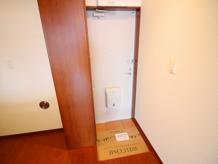 物件内観写真18　(玄関)