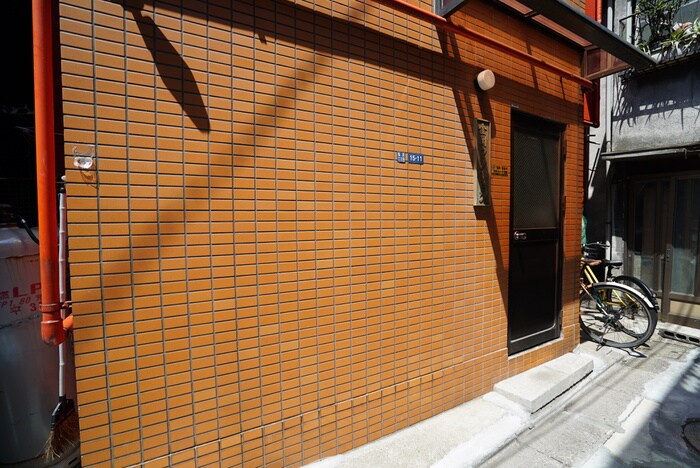 物件外観写真4　(エントランス部分)