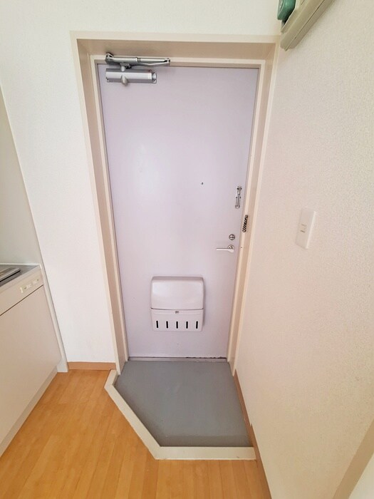 物件内観写真16　(玄関)