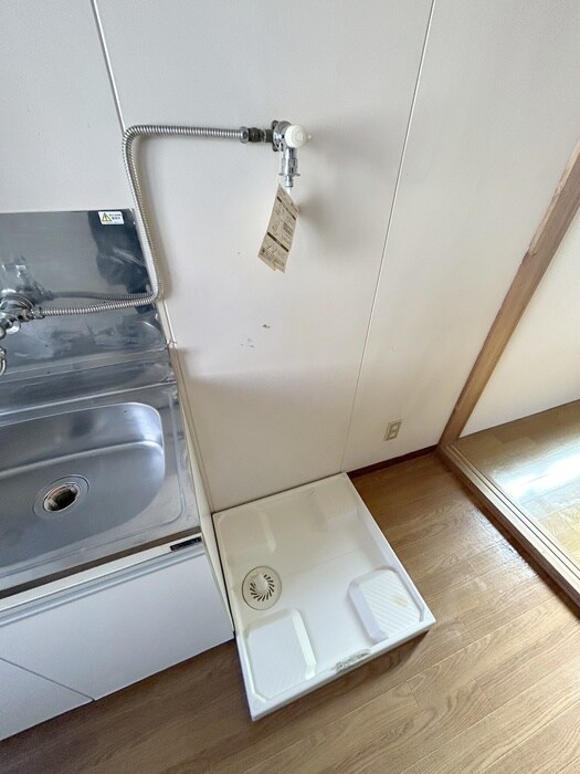 物件内観写真10　(洗濯機置場)