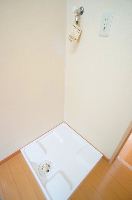 物件内観写真13　(洗濯機置場)