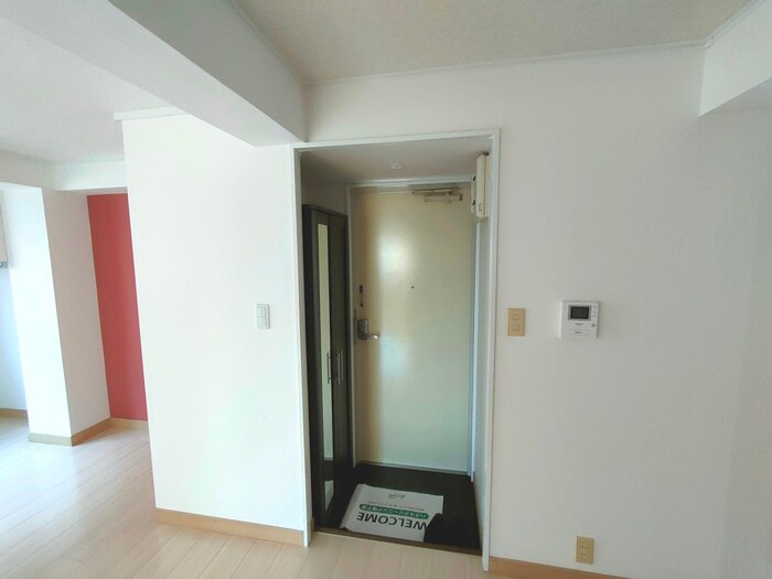 物件内観写真8　(玄関)
