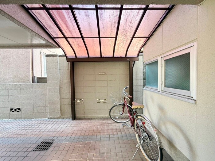 物件外観写真5　(駐輪場)