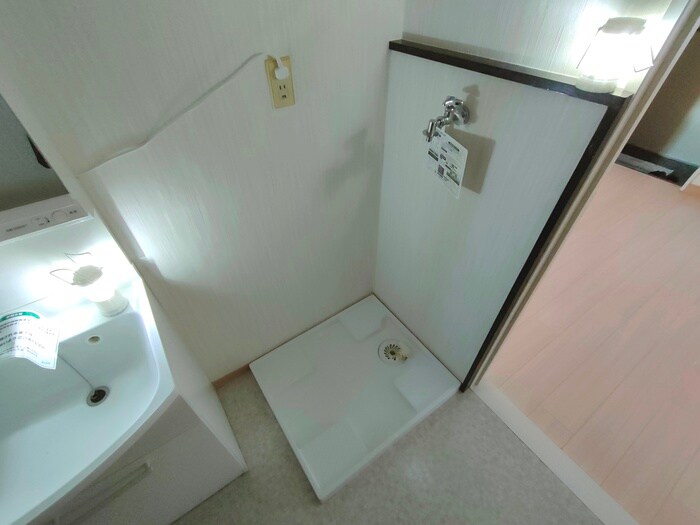 物件内観写真12　(洗濯機置場)