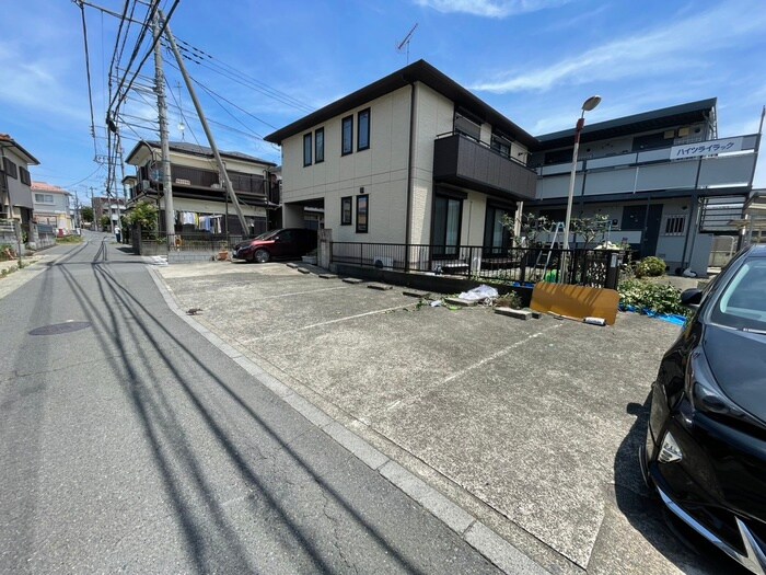 物件外観写真4　(駐車場)