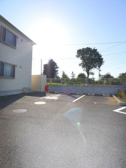 物件外観写真3　(駐車場)