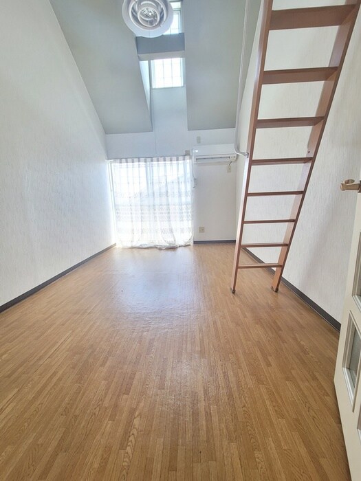 物件内観写真8　(室内からの展望)