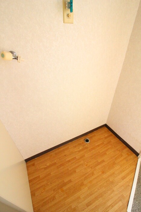 物件内観写真13　(洗濯機置場)