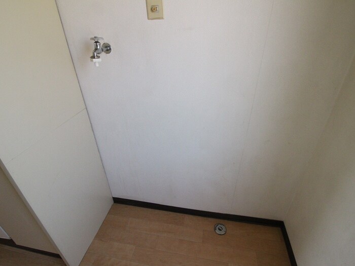 物件内観写真15　(洗濯機置場)