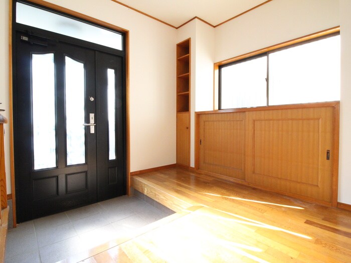 物件内観写真15　(玄関)