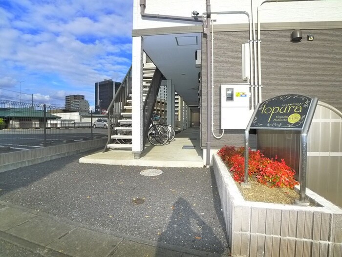 物件外観写真4　(エントランス部分)