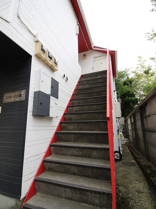 物件外観写真6　(エントランス部分)