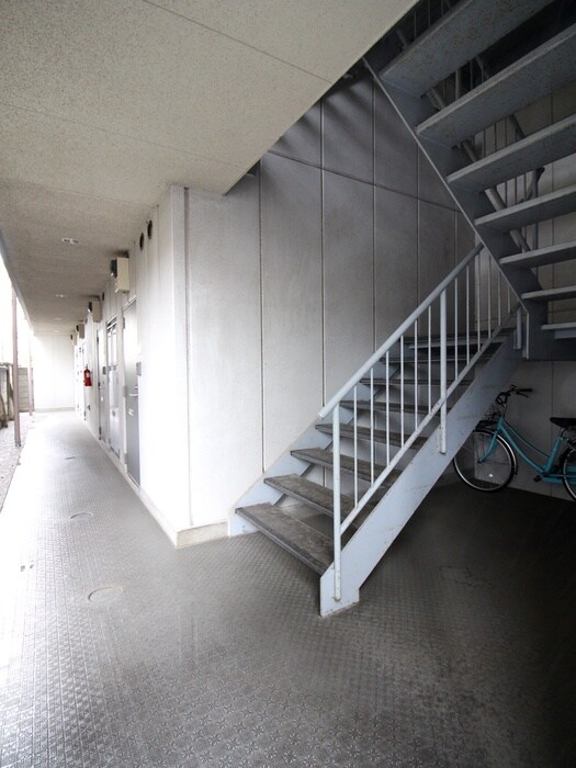 物件外観写真4　(エントランス部分)