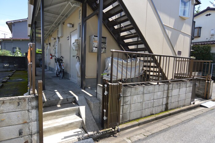 物件外観写真3　(エントランス部分)