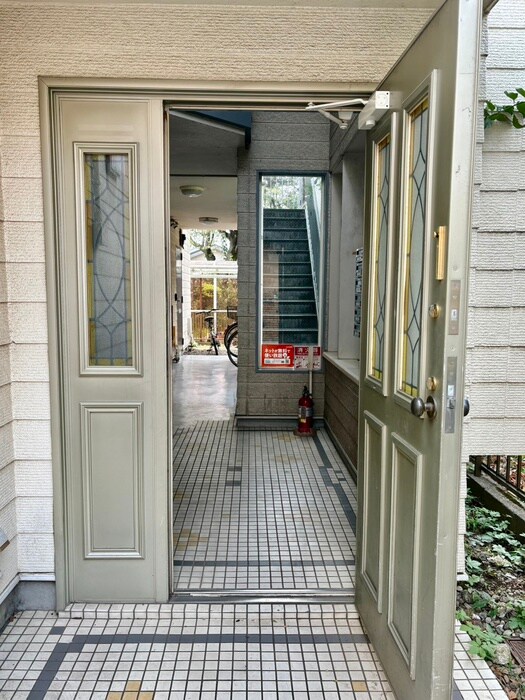 物件外観写真3　(エントランス部分)