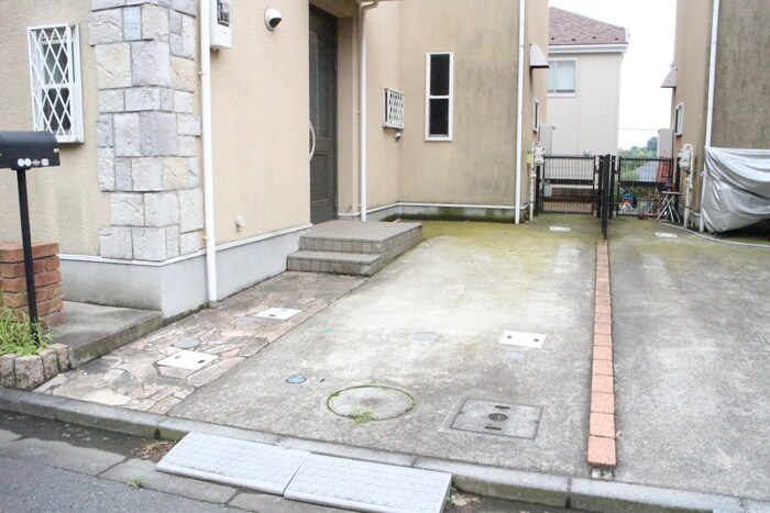 物件外観写真2　(駐車場)