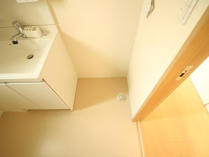 物件内観写真11　(洗濯機置場)