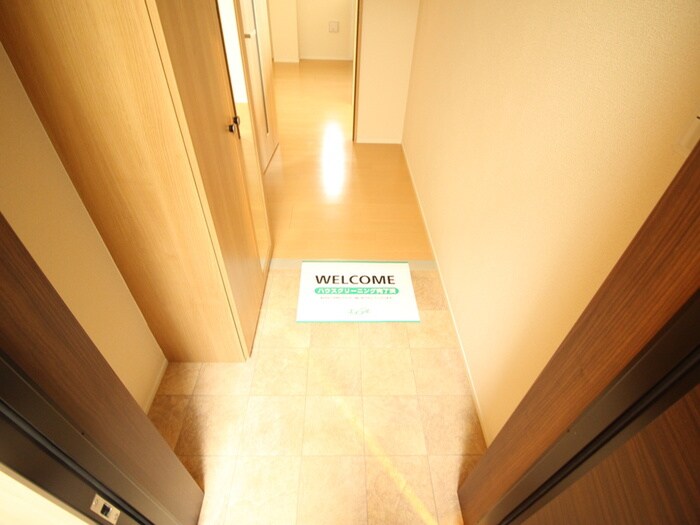 物件内観写真12　(玄関)