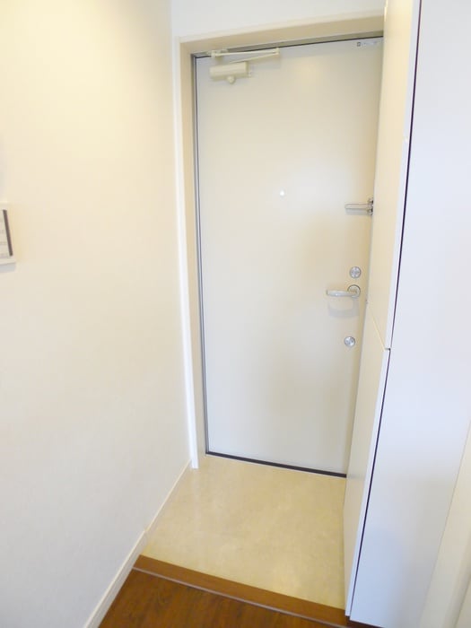 物件内観写真16　(玄関)