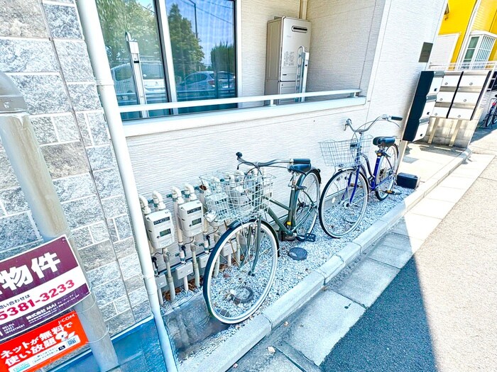 物件外観写真4　(駐輪場)