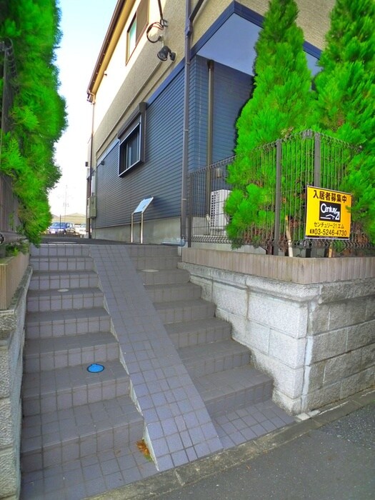 物件外観写真5　(エントランス部分)