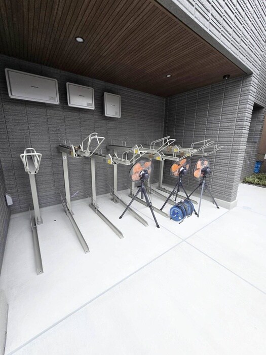 物件外観写真4　(駐輪場)
