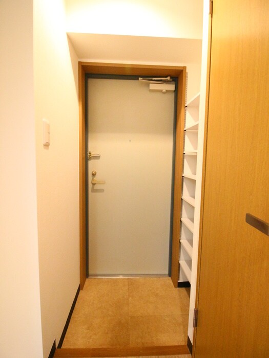 物件内観写真18　(玄関)