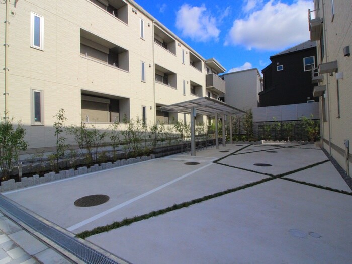 物件外観写真5　(駐車場)