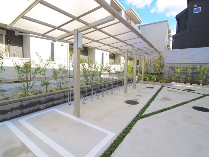 物件外観写真6　(駐輪場)